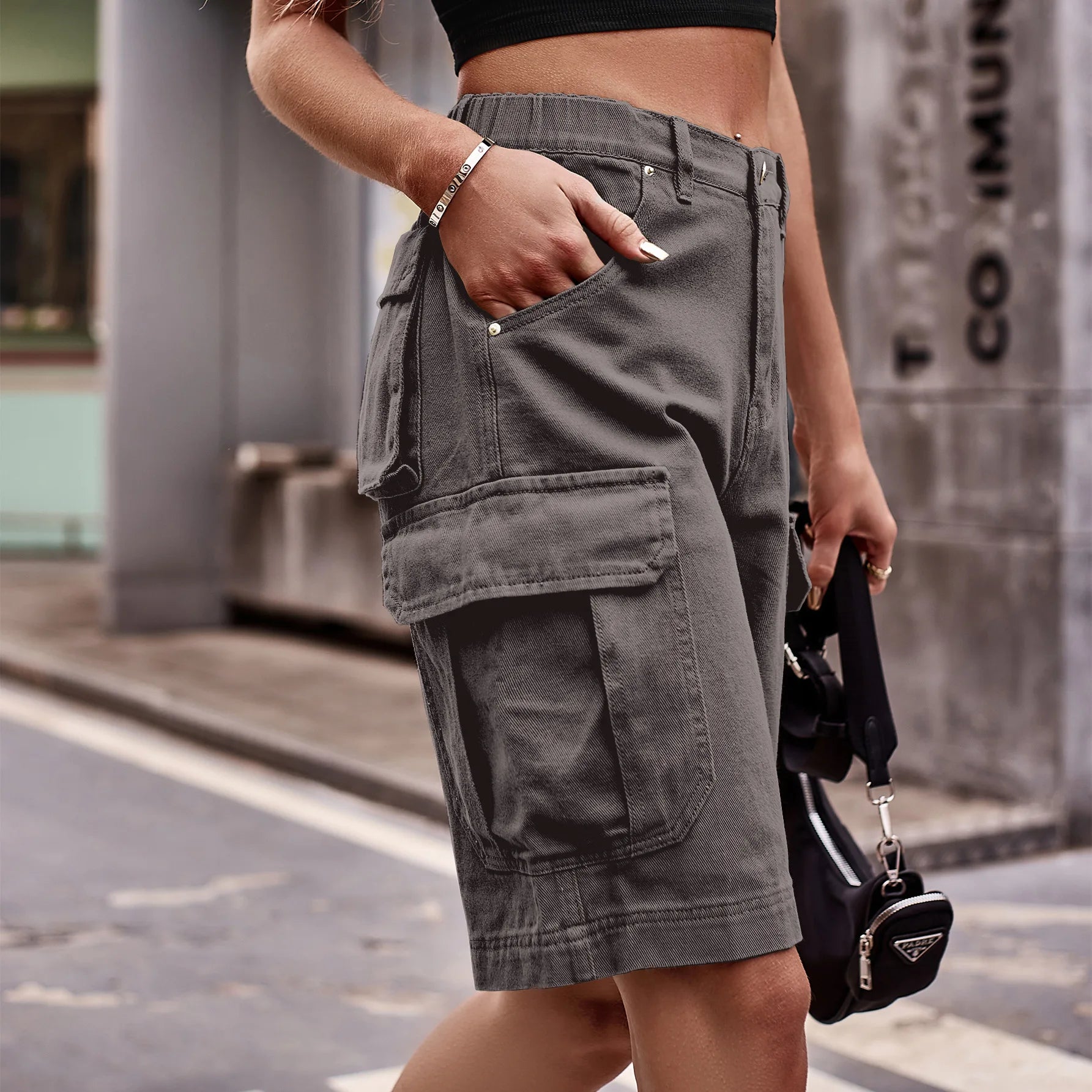 Mom Jeans Women Knee Length Cargo Pants Vintage Multiple Pockets Elastic Waist Female Streetwear Straight Party Denim Party 2025 Aviola