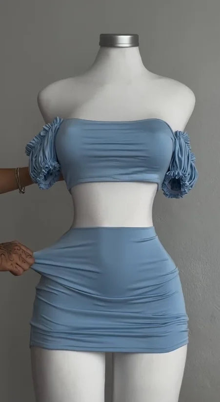 A sexy and fashionable two-piece short skirt with hollowed-out pleated puffed sleeves that wraps the hips Aviola